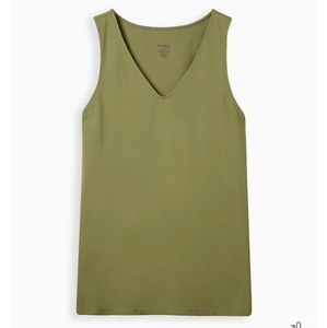 ✨NWT✨Torrid Deep V-neck Tank-Foxy Green
